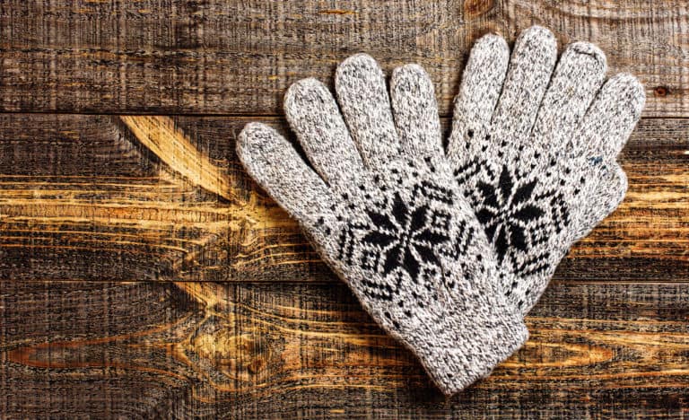 5 Best Yarns for Knitting Gloves