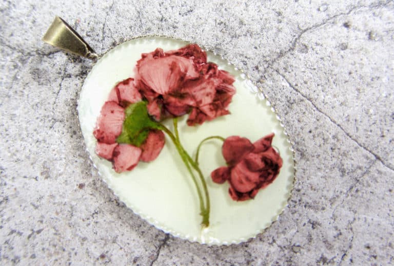 The 5 Best Pressed Flower Jewelry Kits