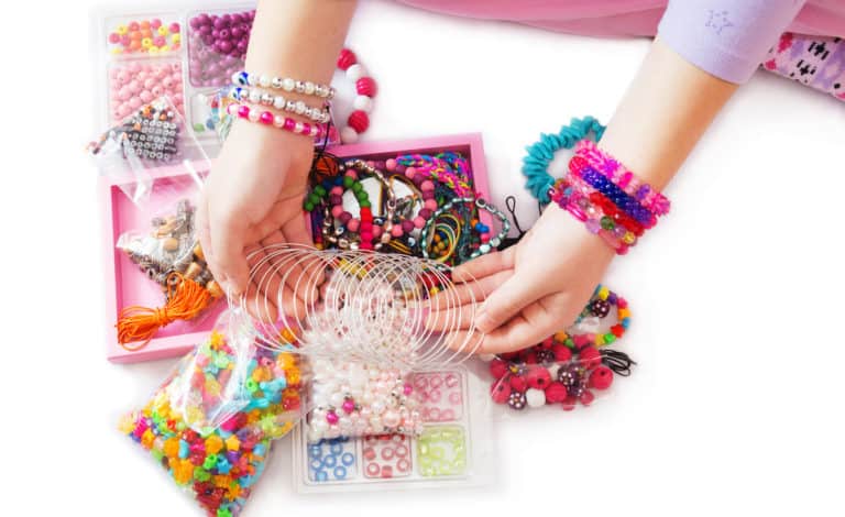 How To Make Kandi Bracelets – The Ultimate Guide