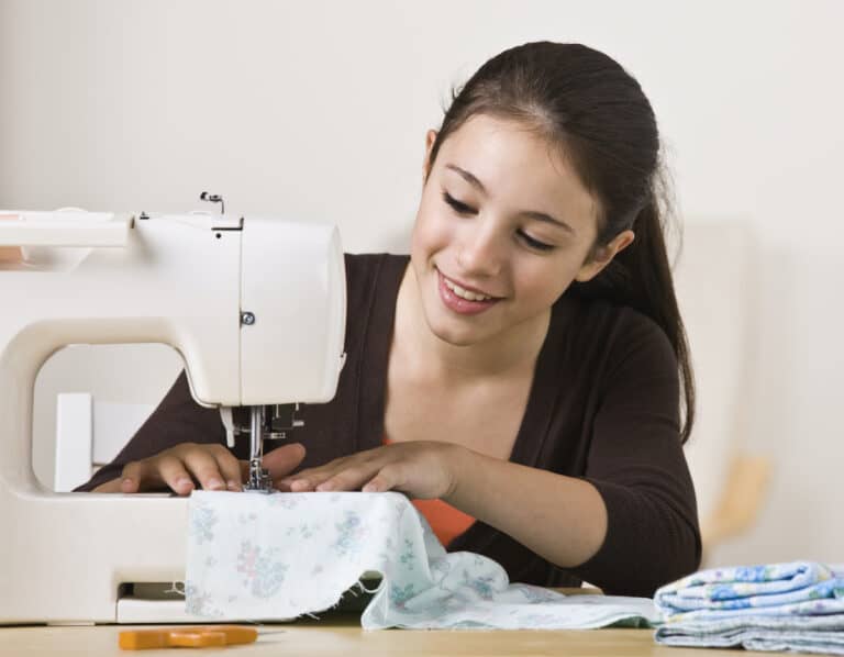 7 Best Sewing Machines For Teenagers - The Creative Folk