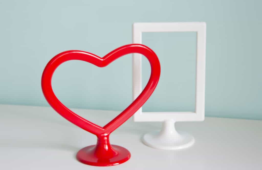 Will Acrylic Paint Stick To Plastic? The Creative Folk