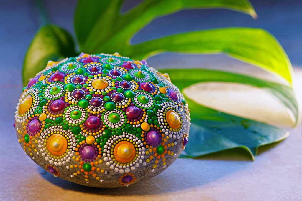 5 Best Markers For Rock Painting - The Creative Folk