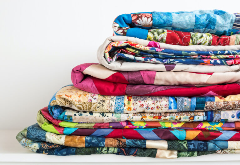 7 Best Bags To Store Quilts