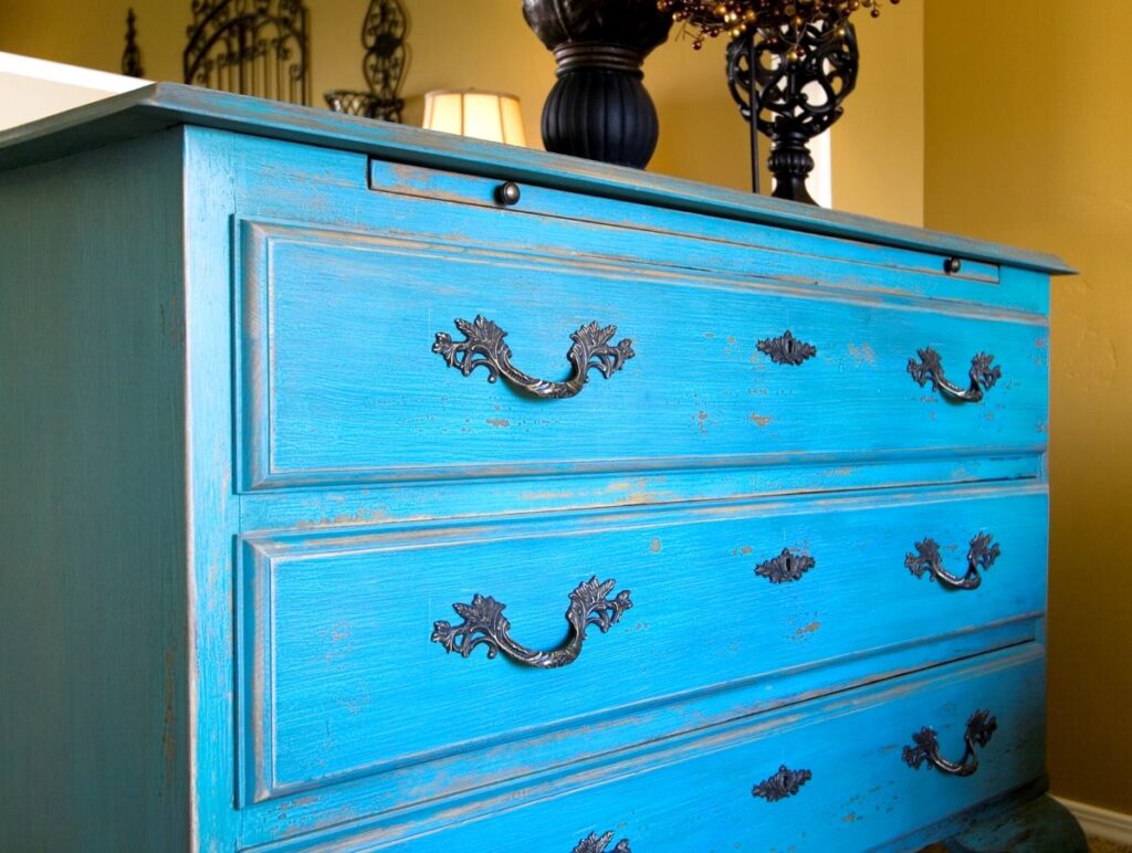 Two Color Distressing With Chalk Paint Complete Guide The Creative Folk
