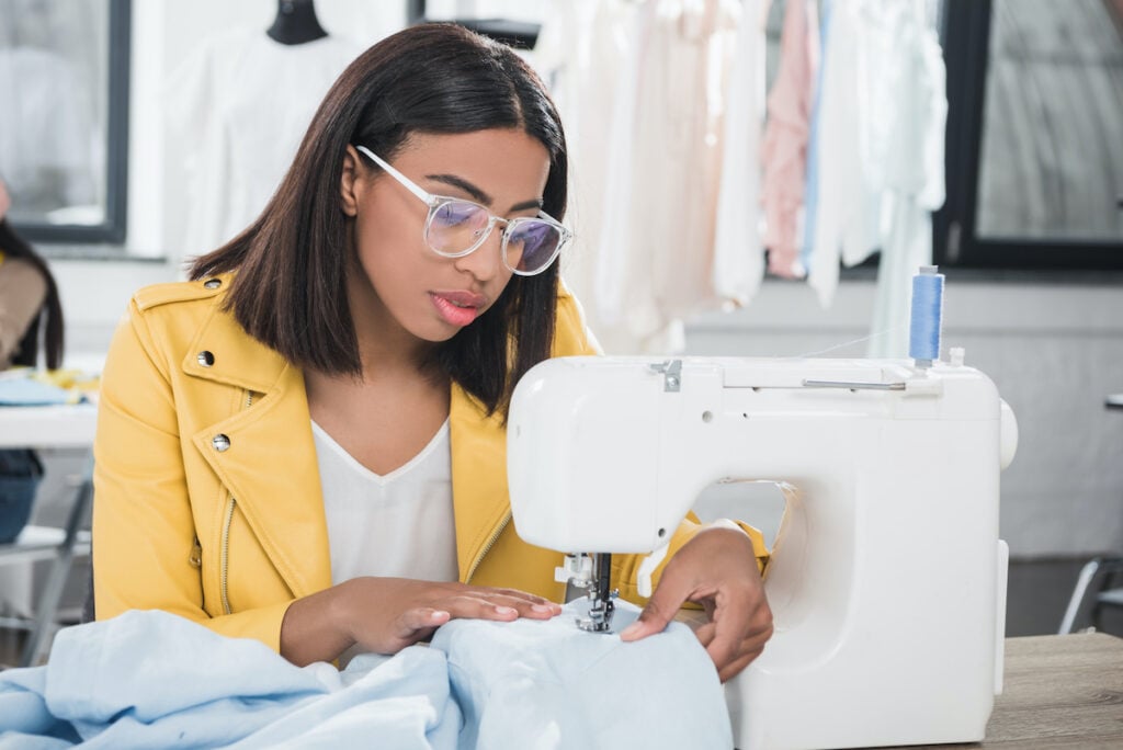 9 Best LeftHanded Sewing Machines The Creative Folk