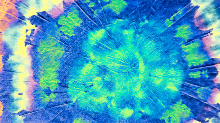 5 Best Glow In The Dark Tie Dye Kits – Ultimate Guide 