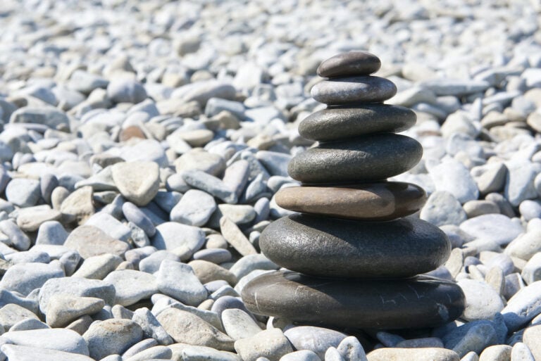 7 Best Glues For Rocks - The Creative Folk